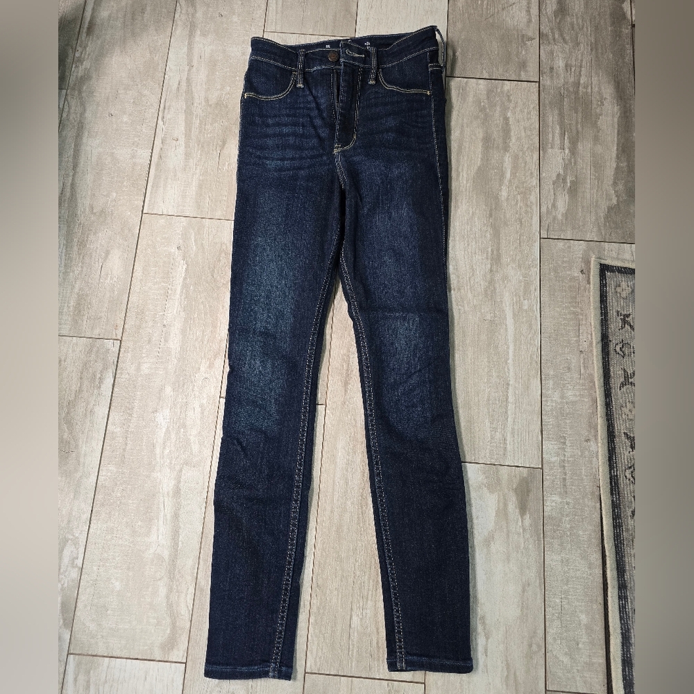 Holister Ultra high Rise Skinny Jeans Dark Wash Short petite